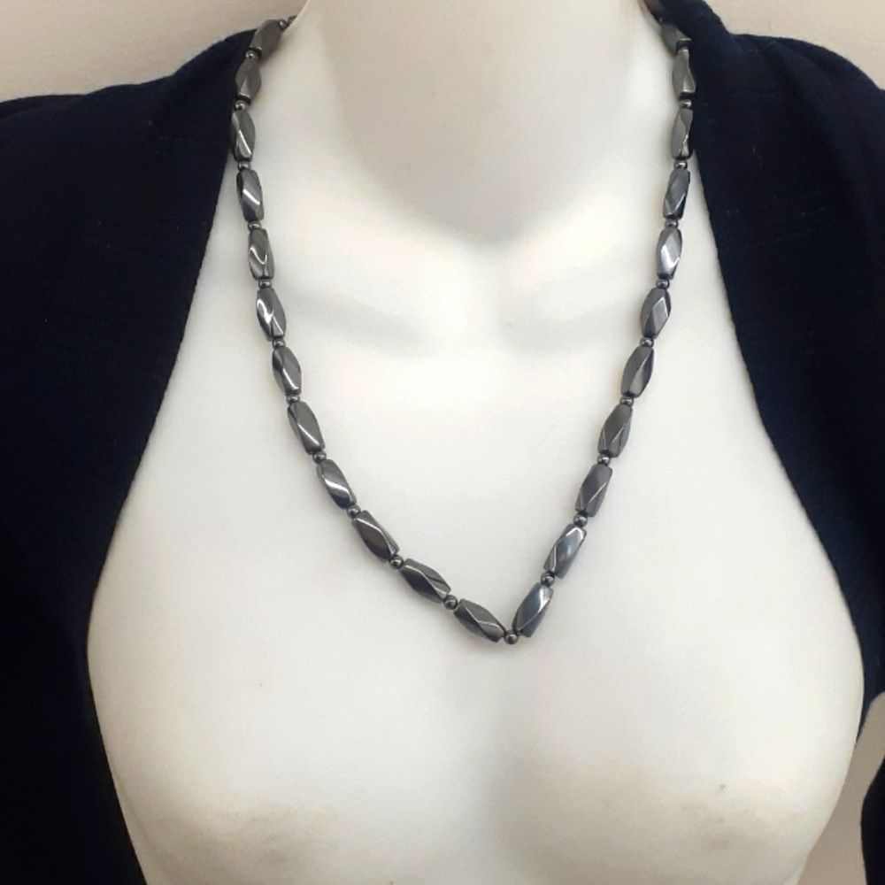 Women 24" Hematite magnetic bead necklace